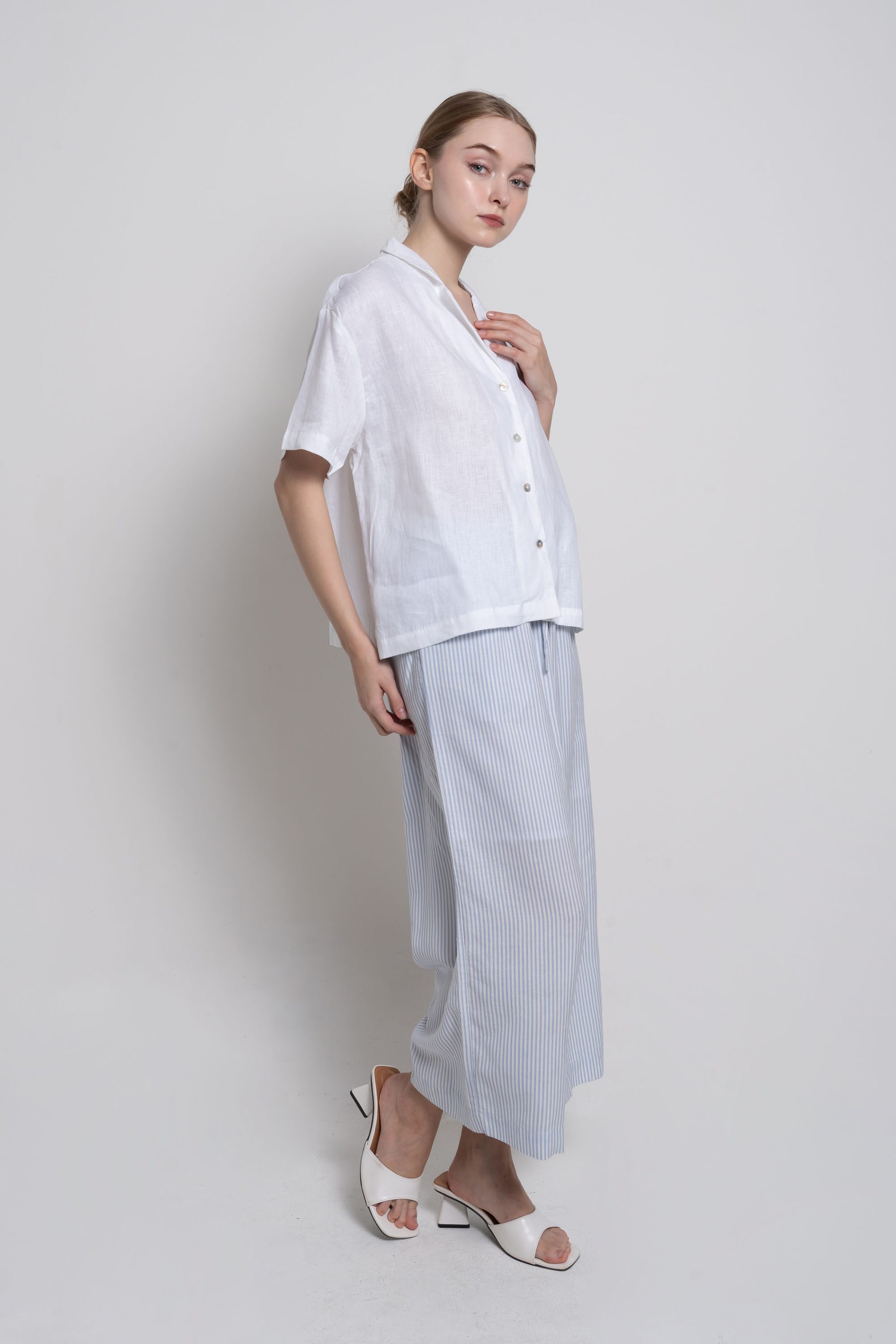Hana – White